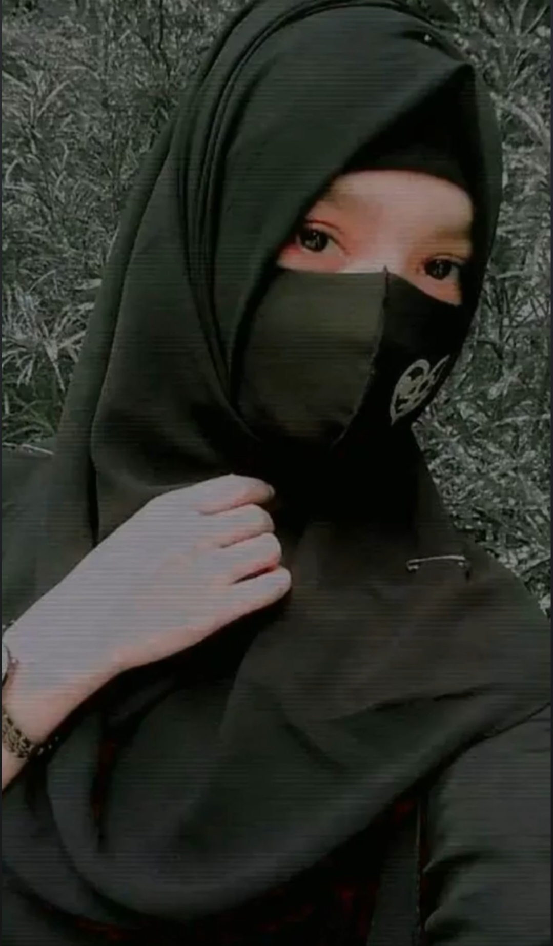 Hot Bangladeshi girl showing her huge boobs