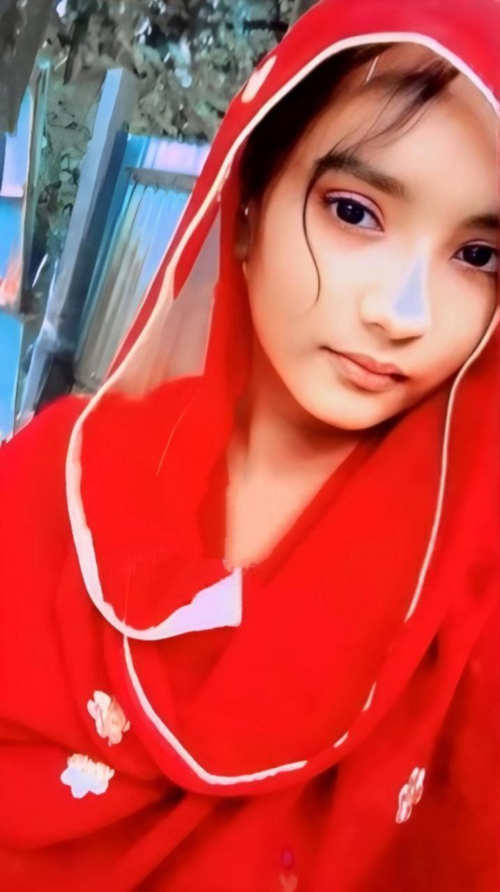 Hot Bangladeshi girl showing her huge boobs