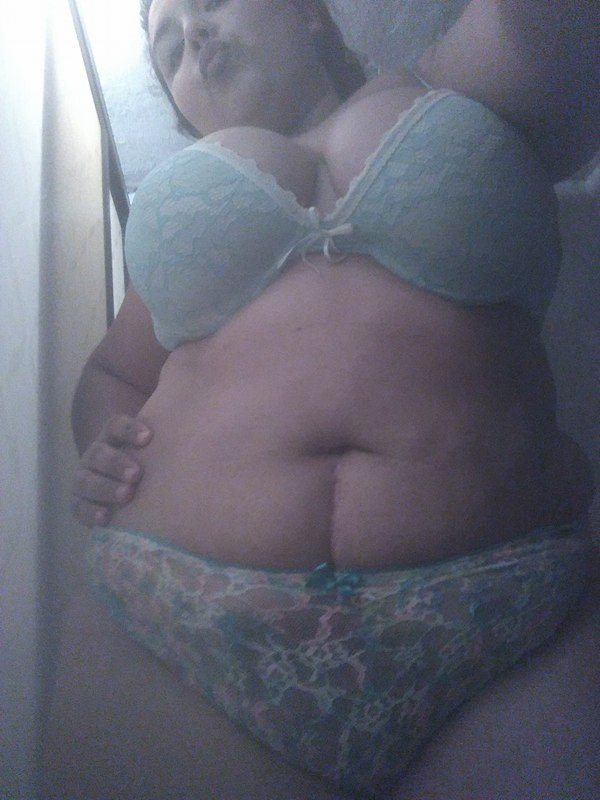 Una gordita tetona clásico bien cachonda