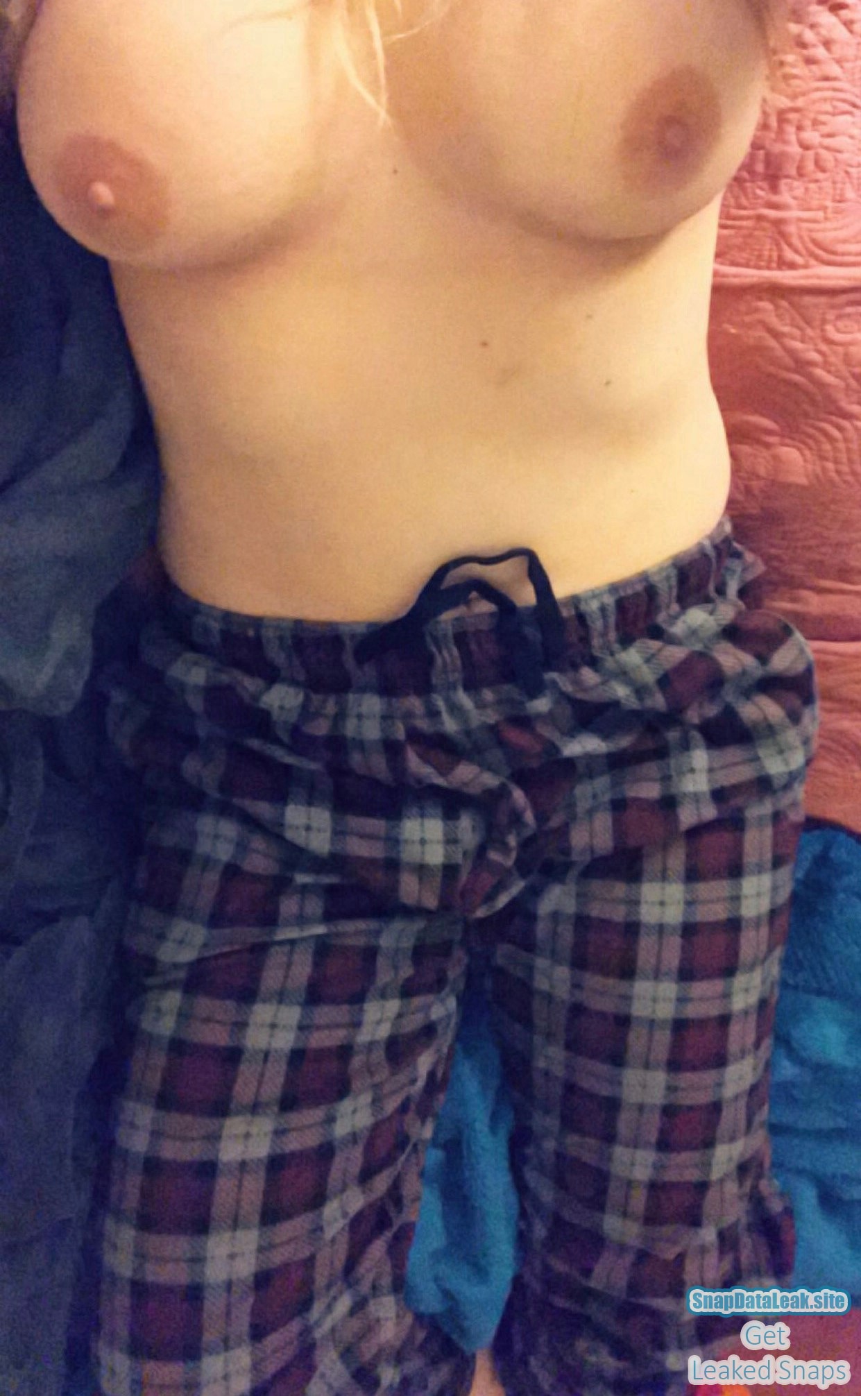 Hot fit body Blonde haired teen Snap Leak