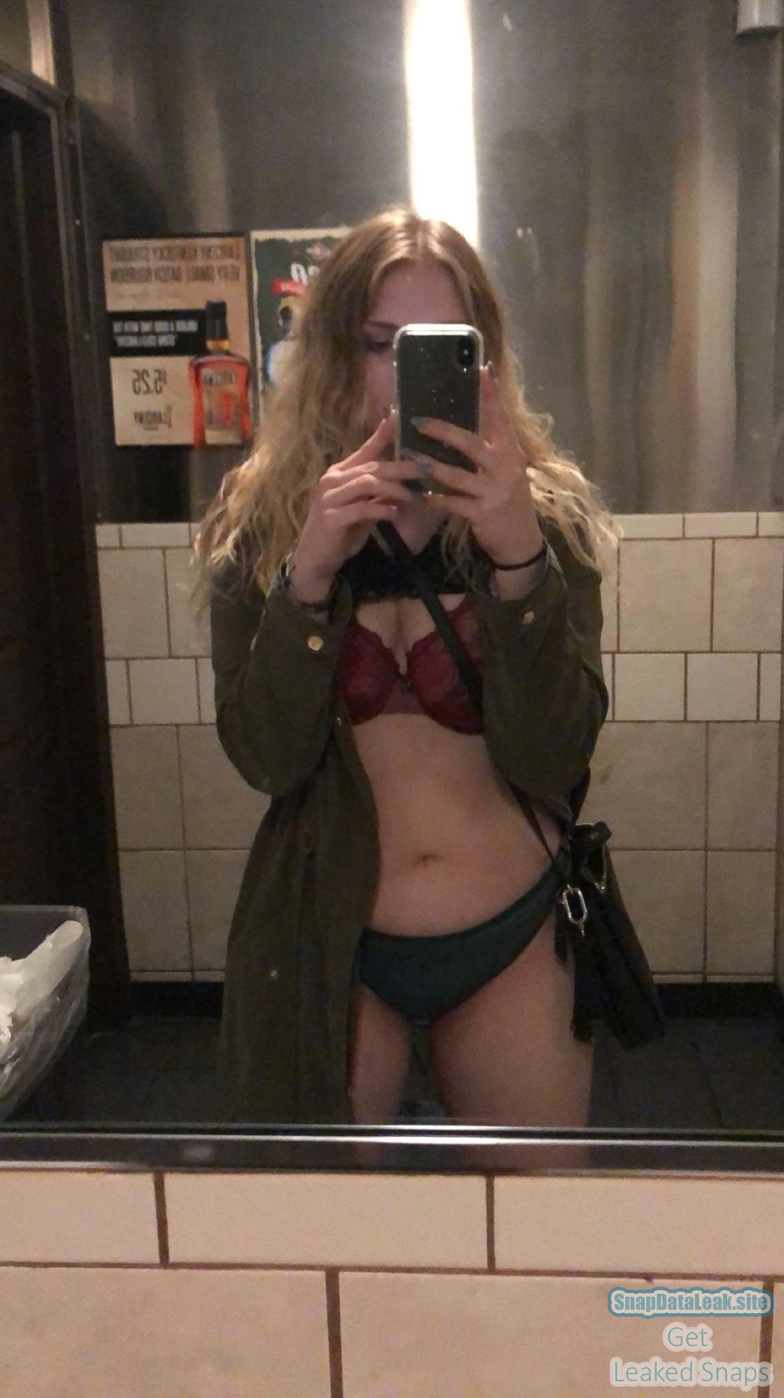 Hot fit body Blonde haired teen Snap Leak