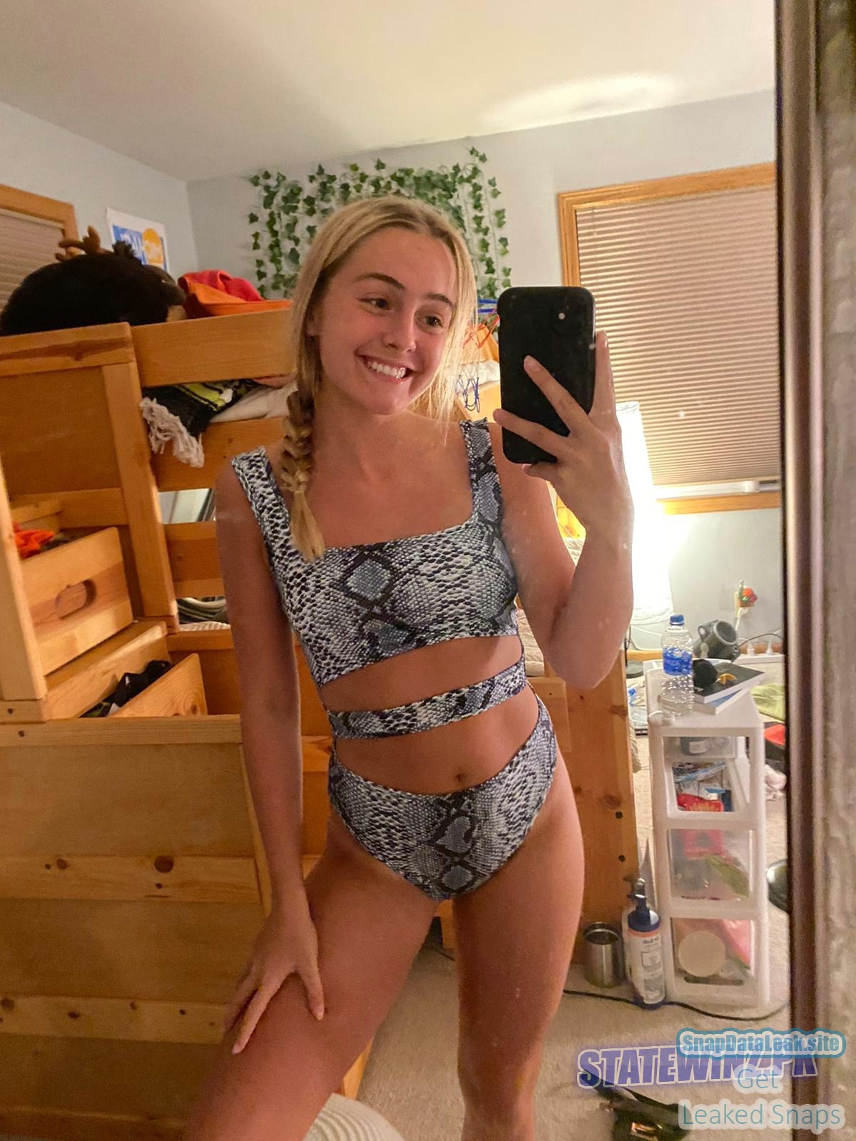 white college girl is a slut Snap Leak