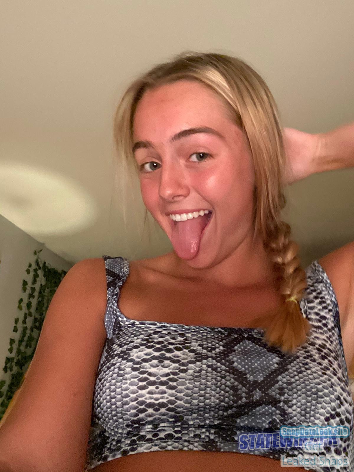 white college girl is a slut Snap Leak