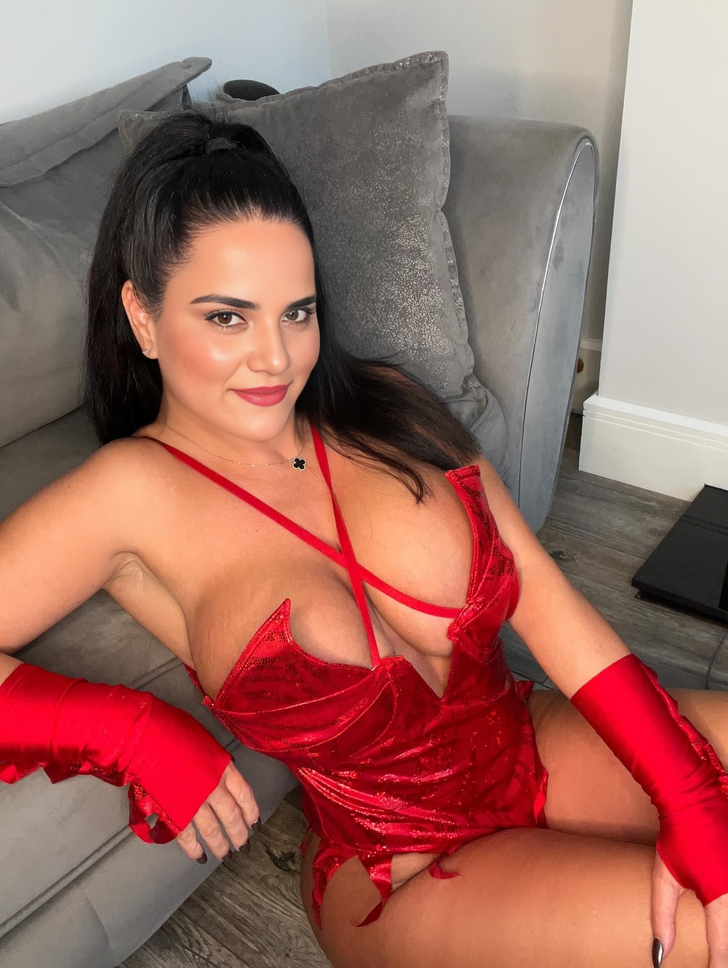 Amarjeet NRI Desi Indian bhabi show her Boobs