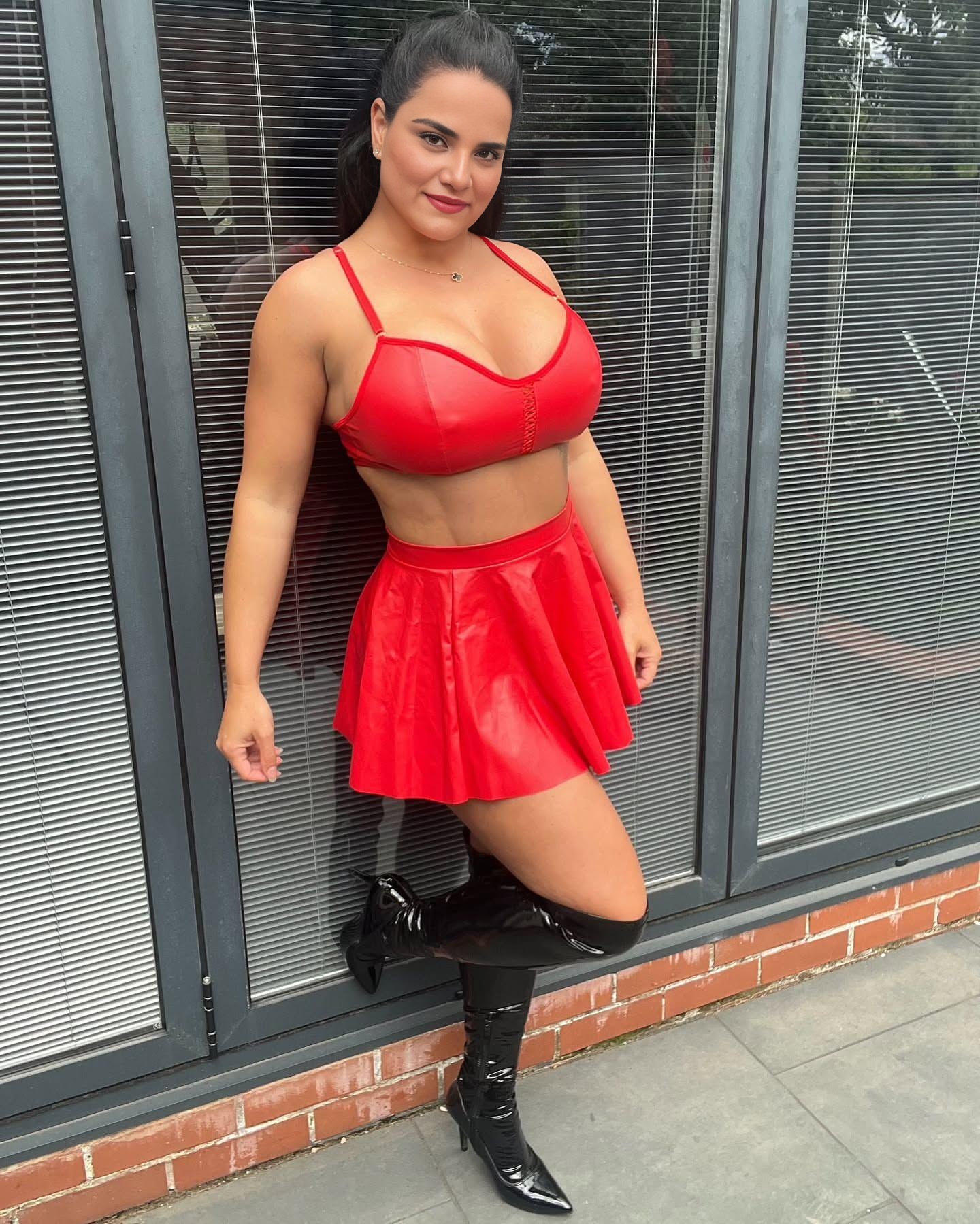 Amarjeet NRI Desi Indian bhabi show her Boobs