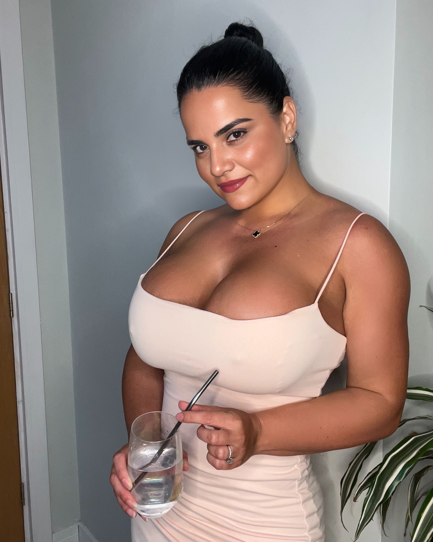 Amarjeet NRI Desi Indian bhabi show her Boobs