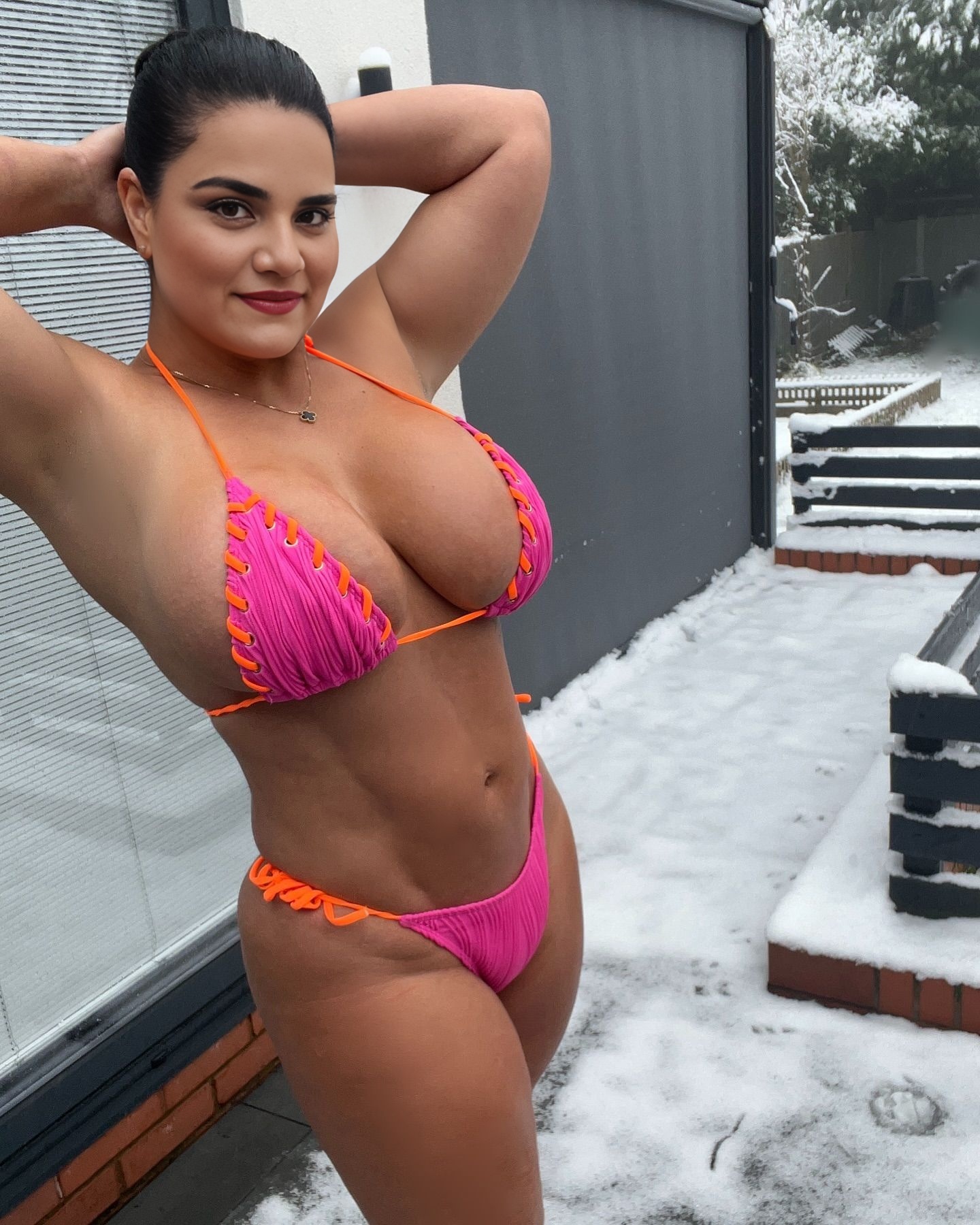 Amarjeet NRI Desi Indian bhabi show her Boobs