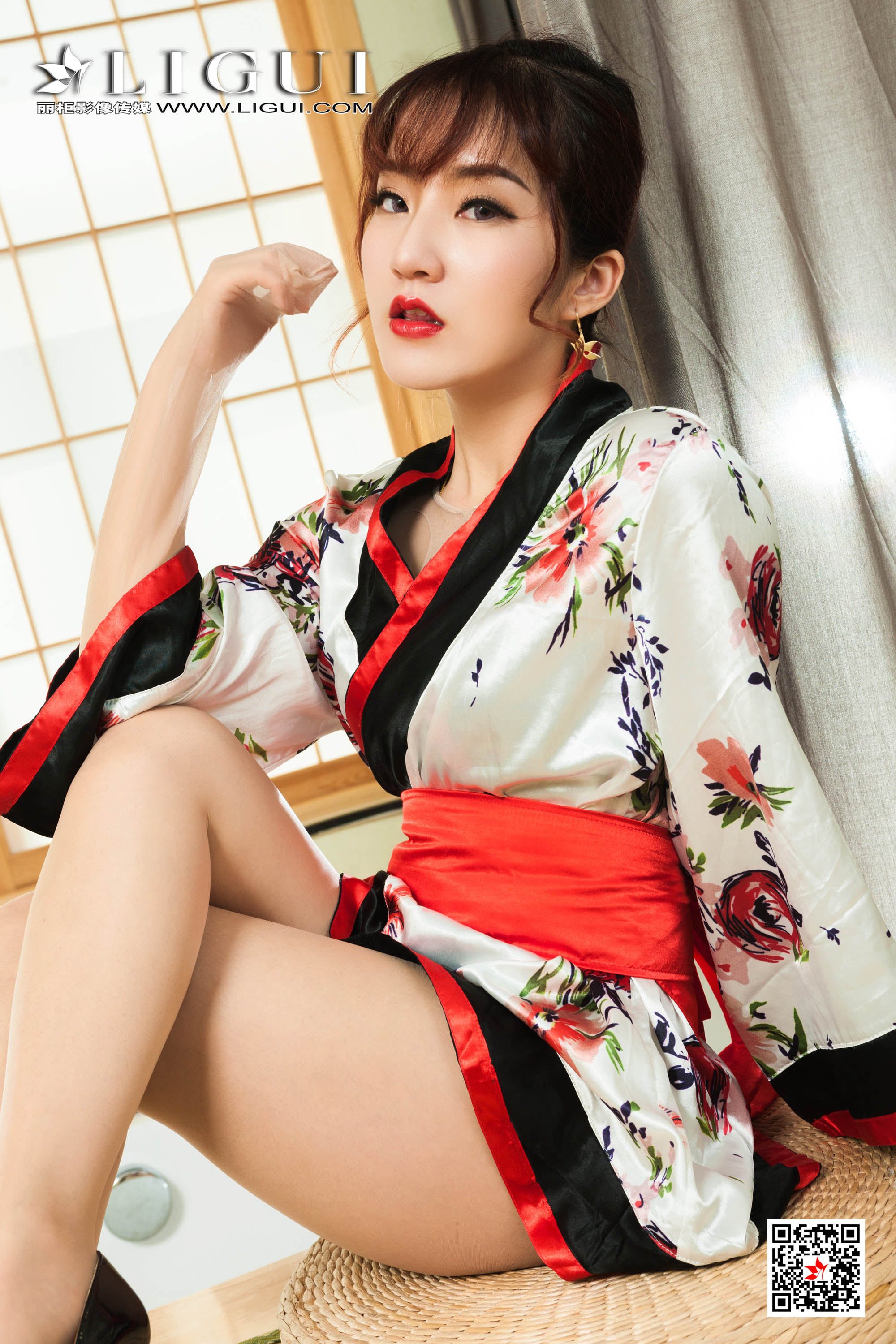 pretty lady dirty feet 179