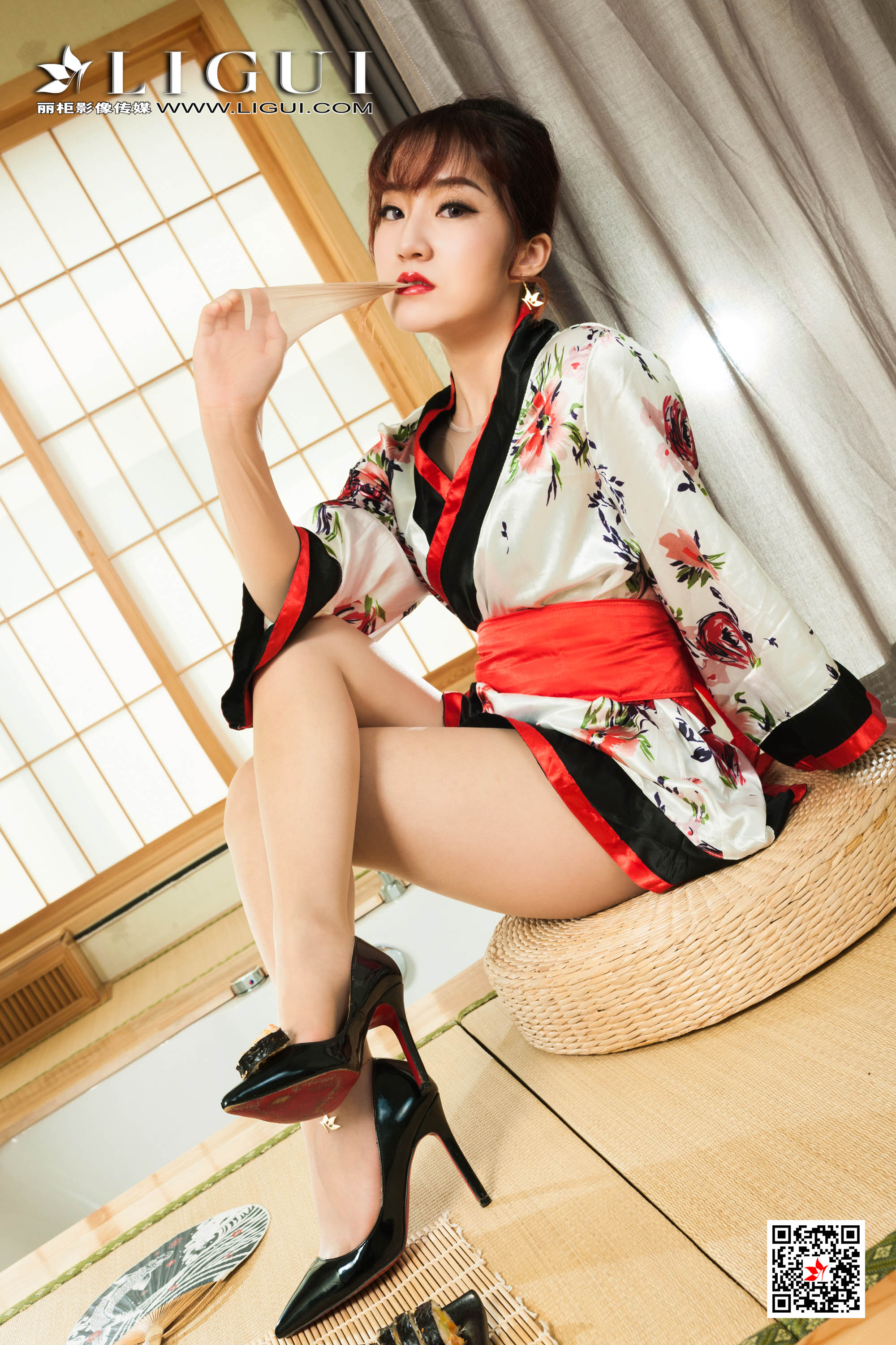 pretty lady dirty feet 179