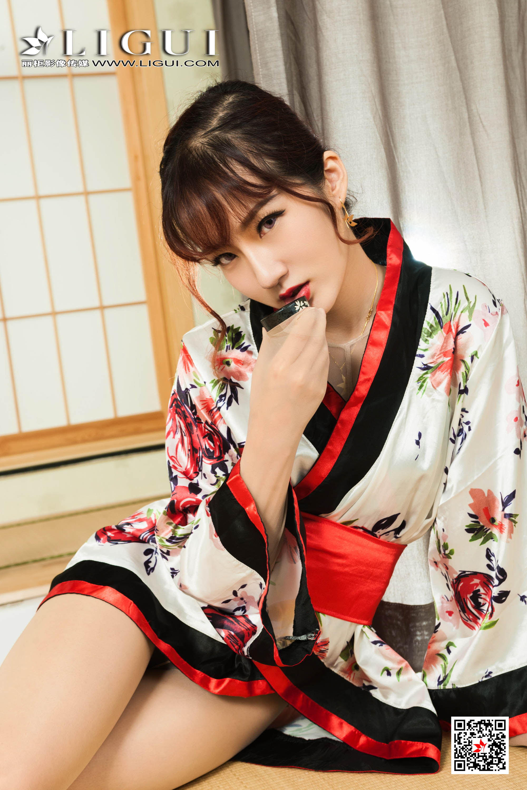 pretty lady dirty feet 179