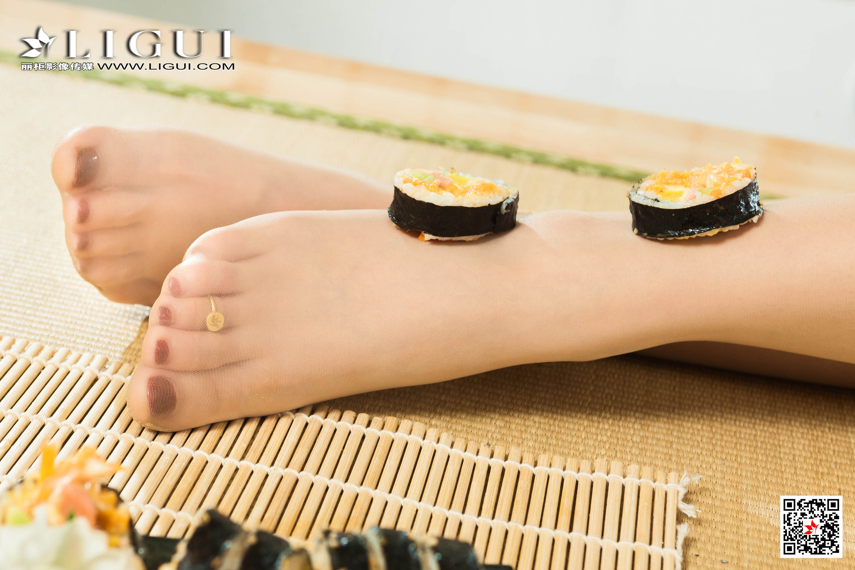 pretty lady dirty feet 179