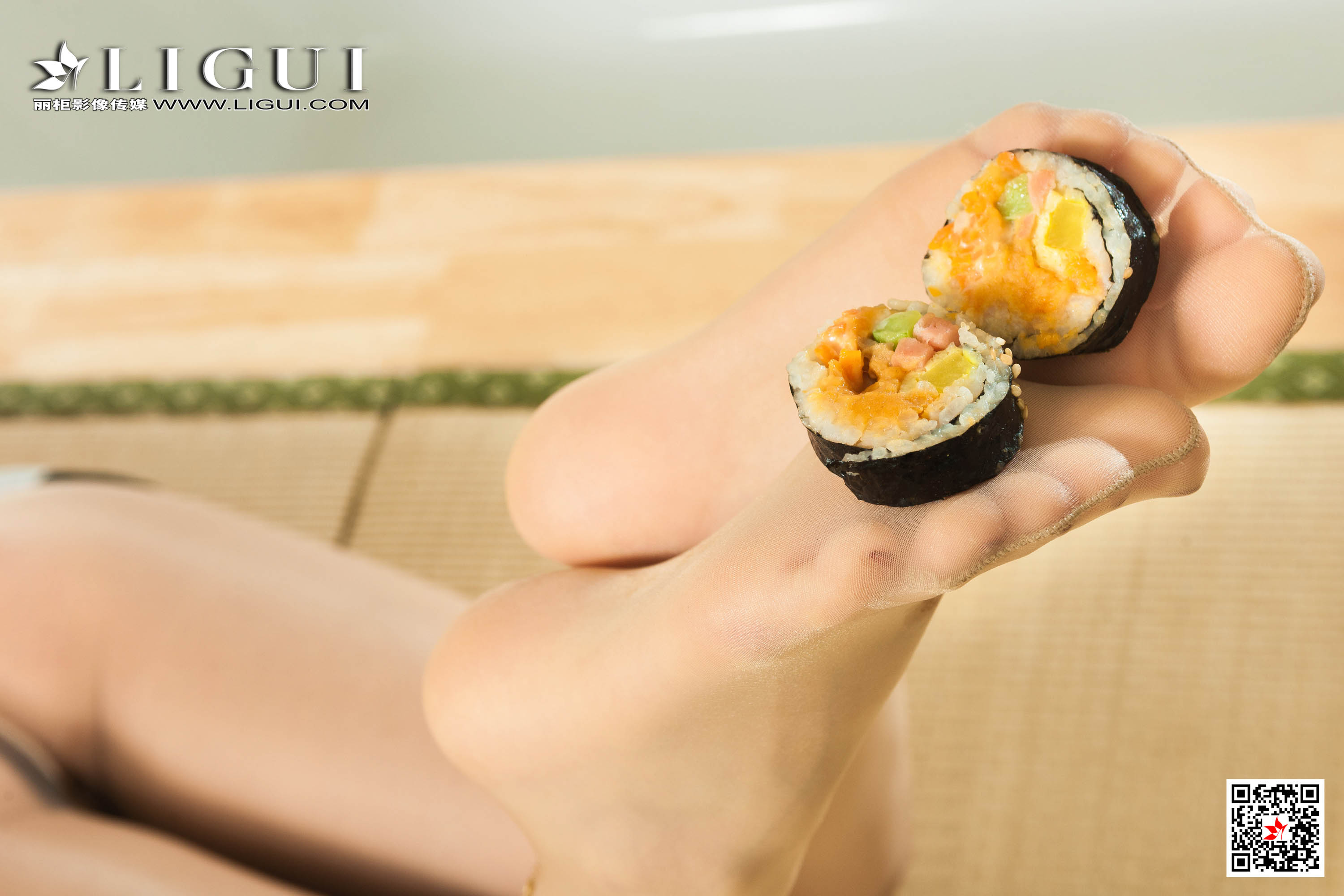 pretty lady dirty feet 179