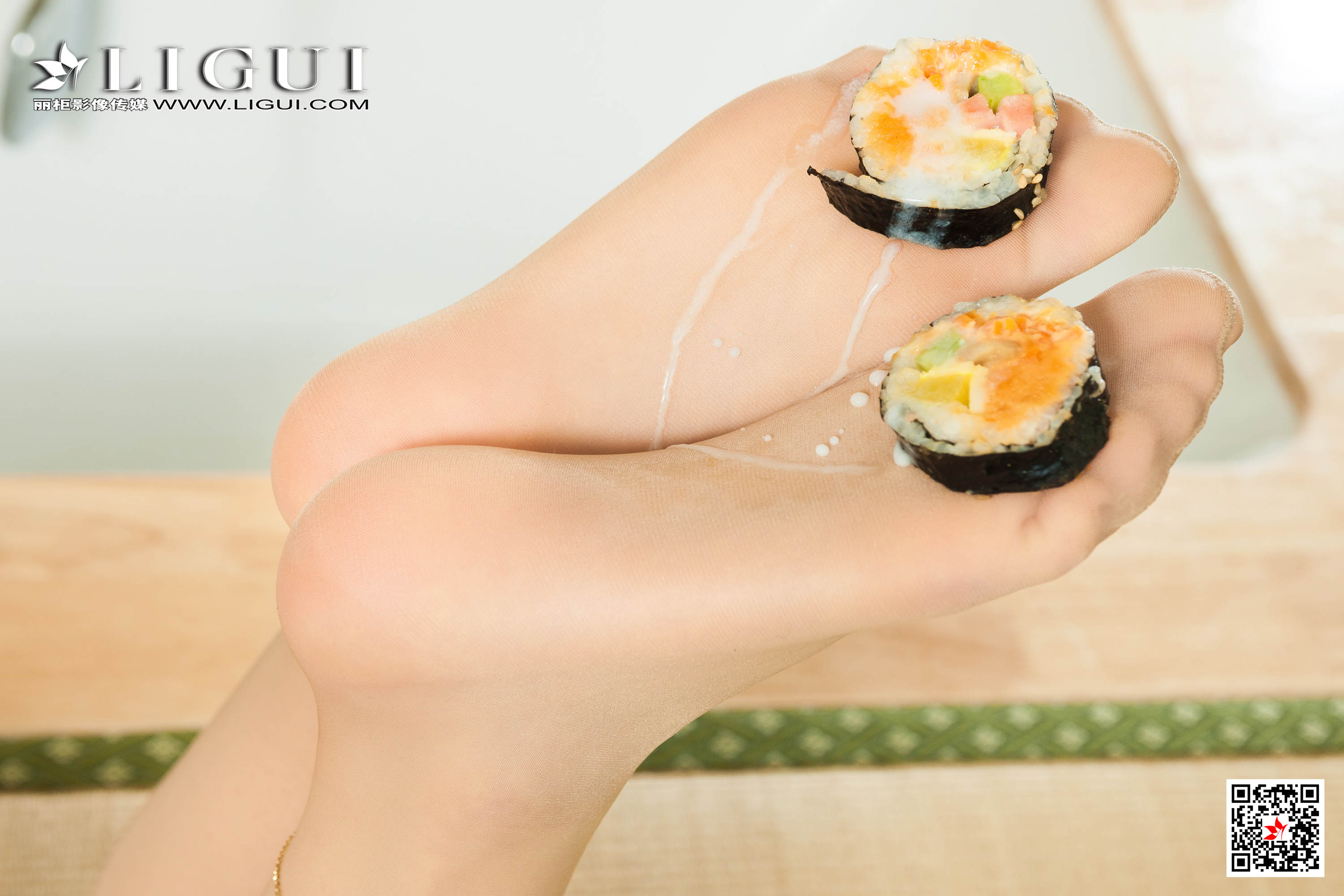 pretty lady dirty feet 179