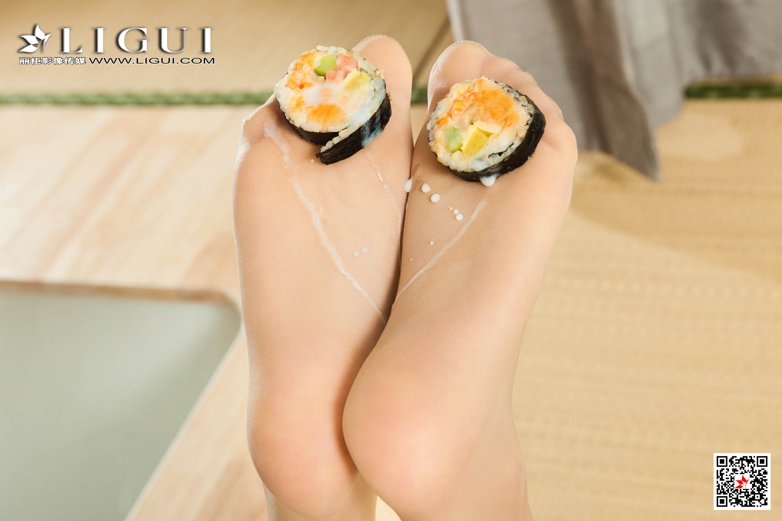 pretty lady dirty feet 179