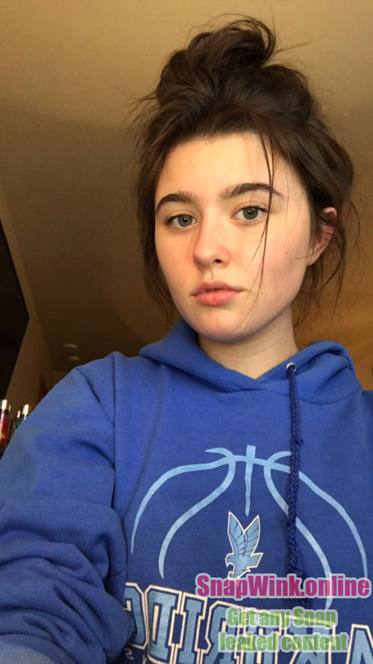 Fit dark haired college baddie selfies