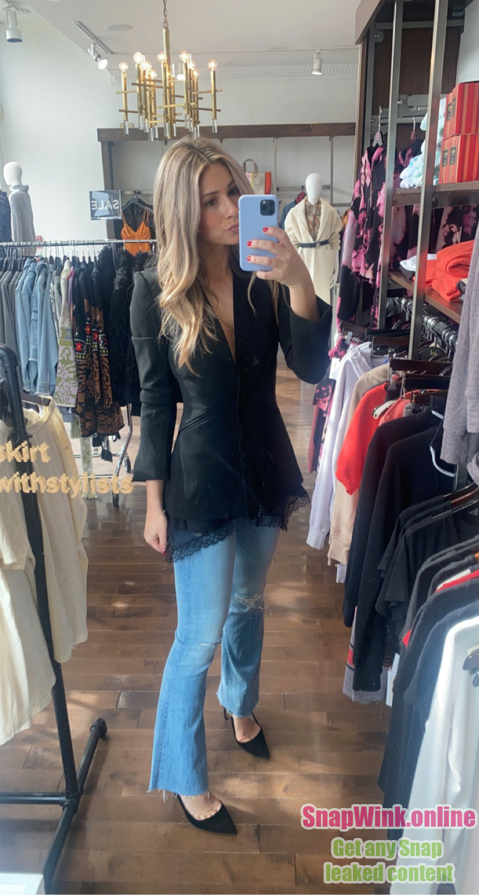 Thick blonde baddie with perfectly tanned body