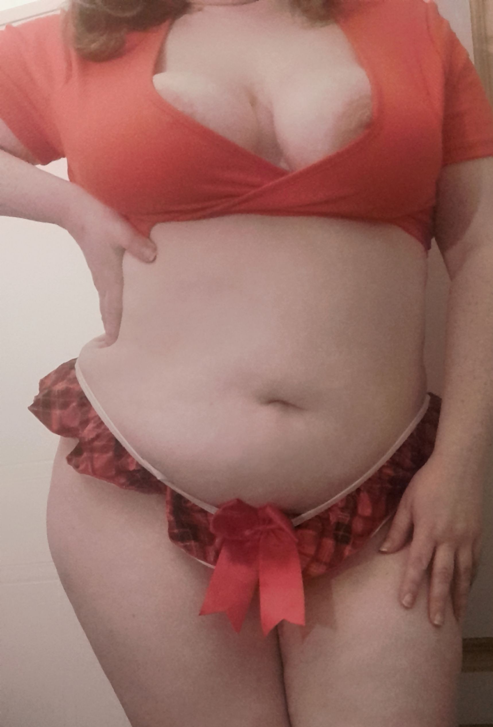 Chubby slut loves to show off