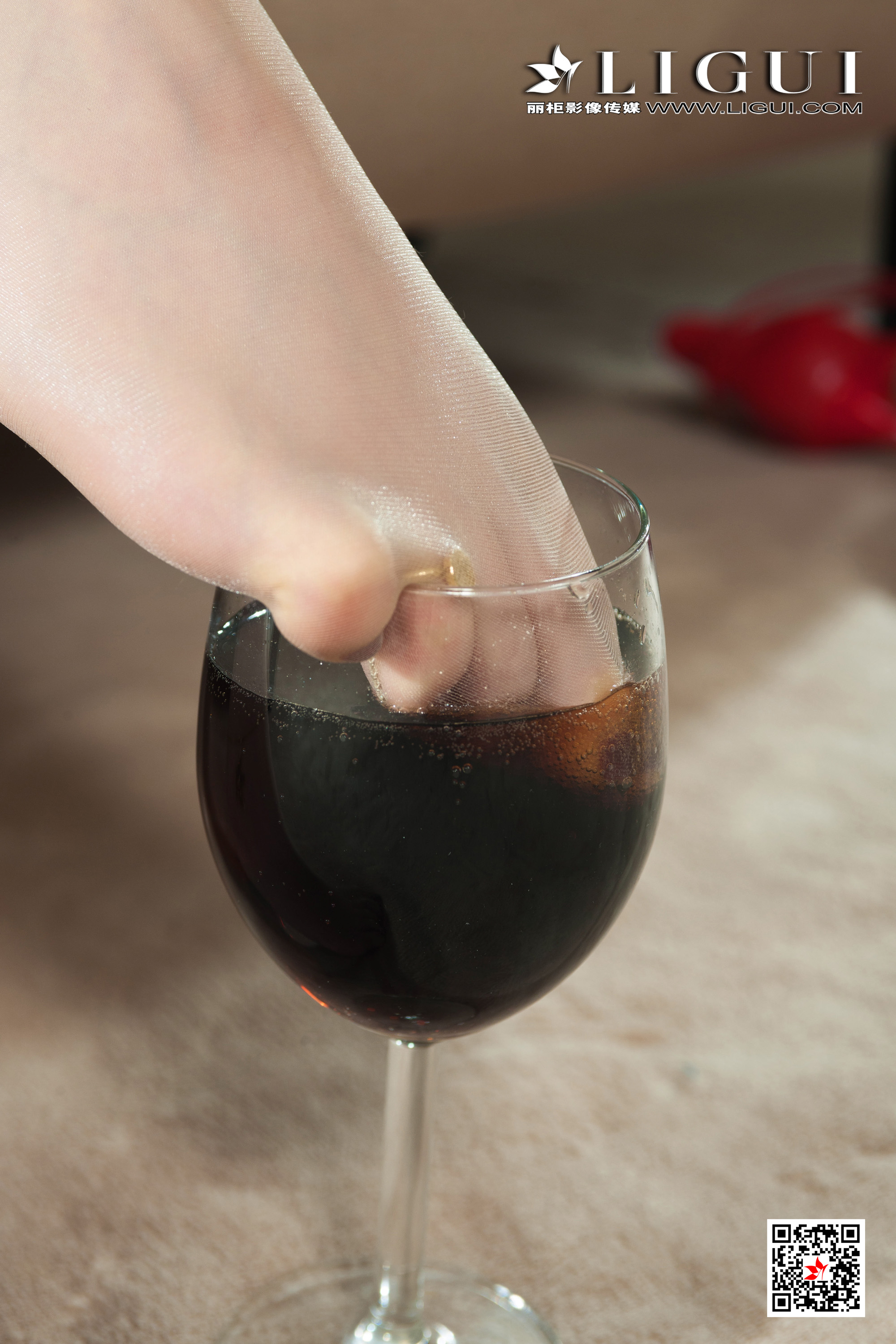 pretty lady dirty feet 186