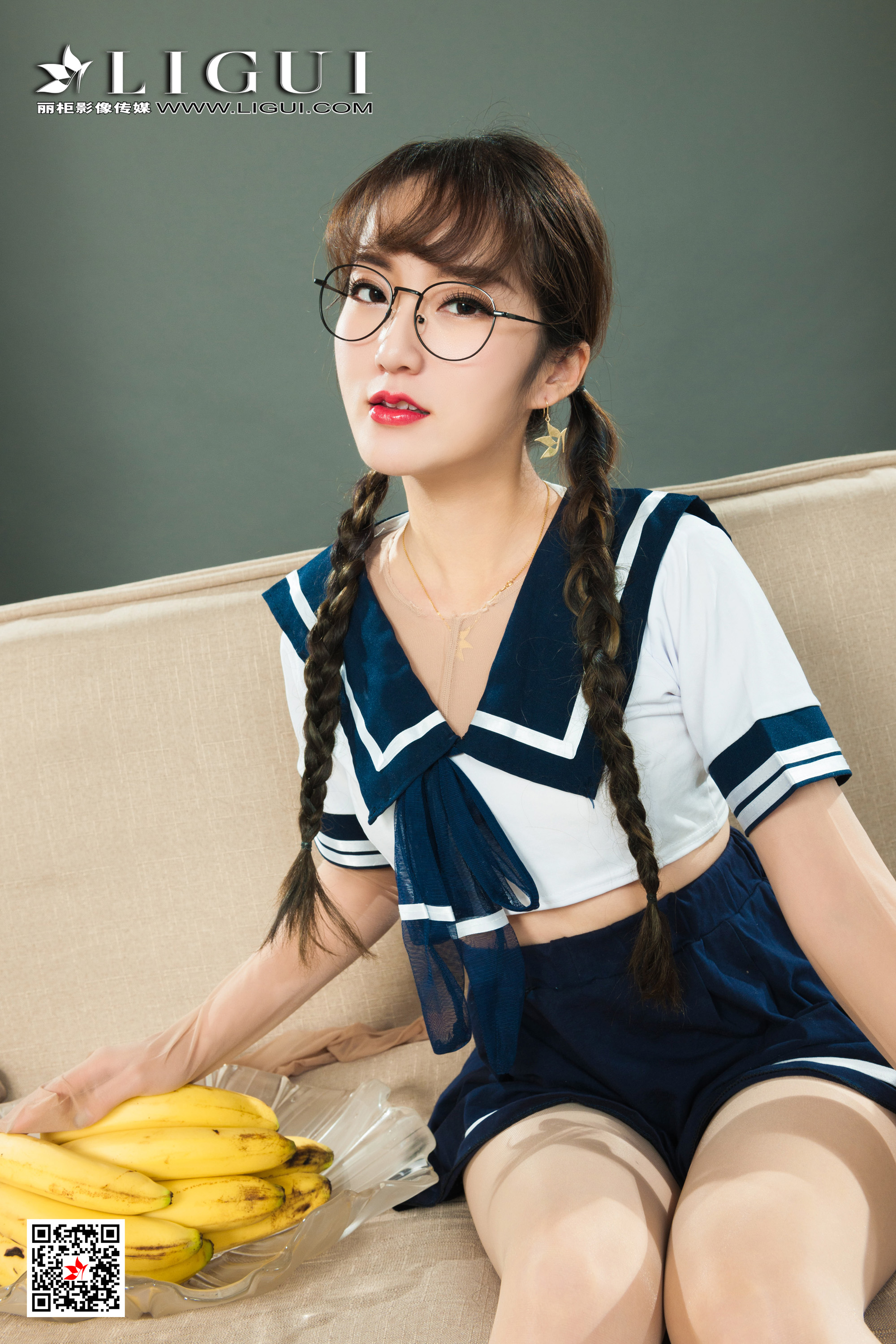 pretty lady dirty feet 187