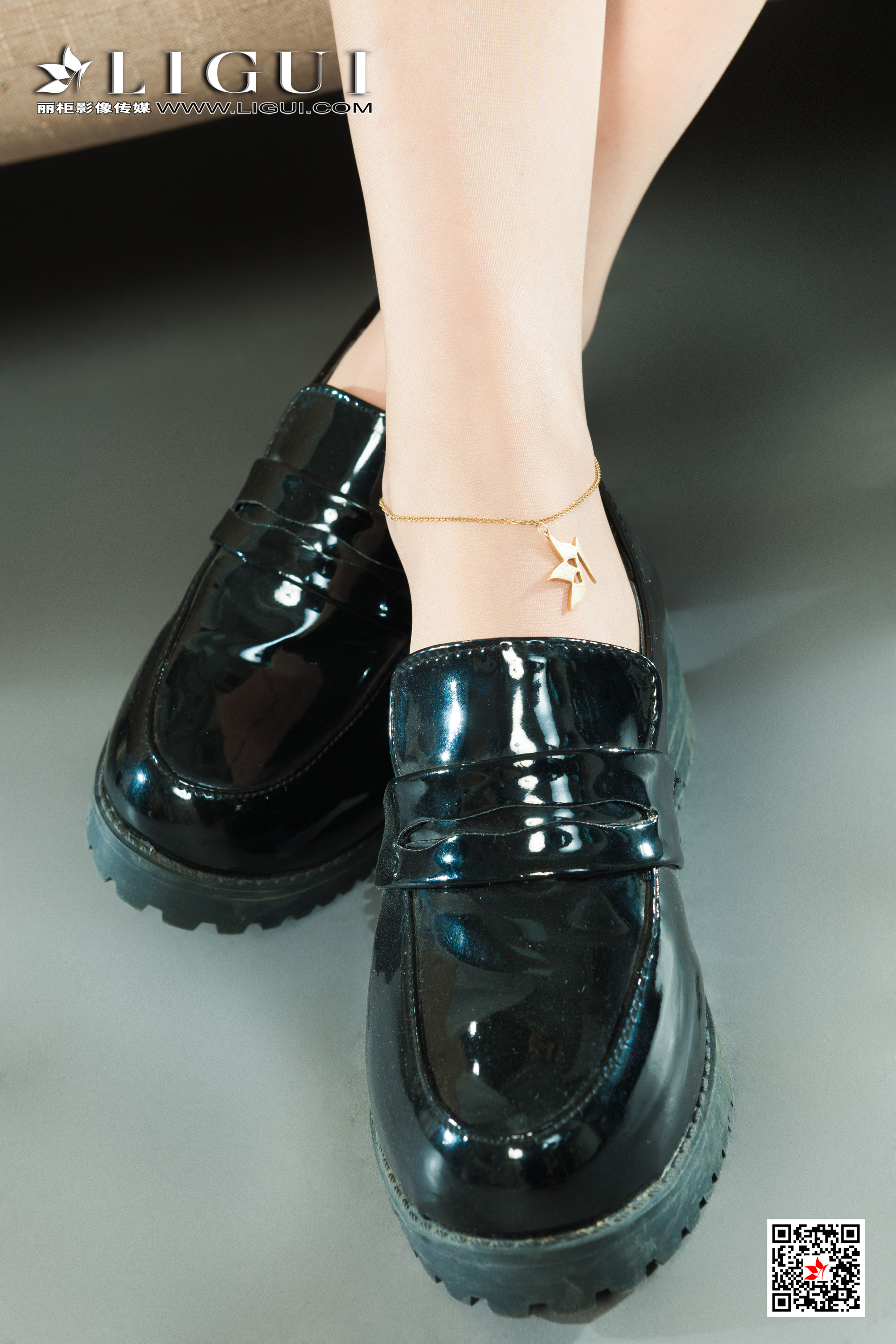 pretty lady dirty feet 187