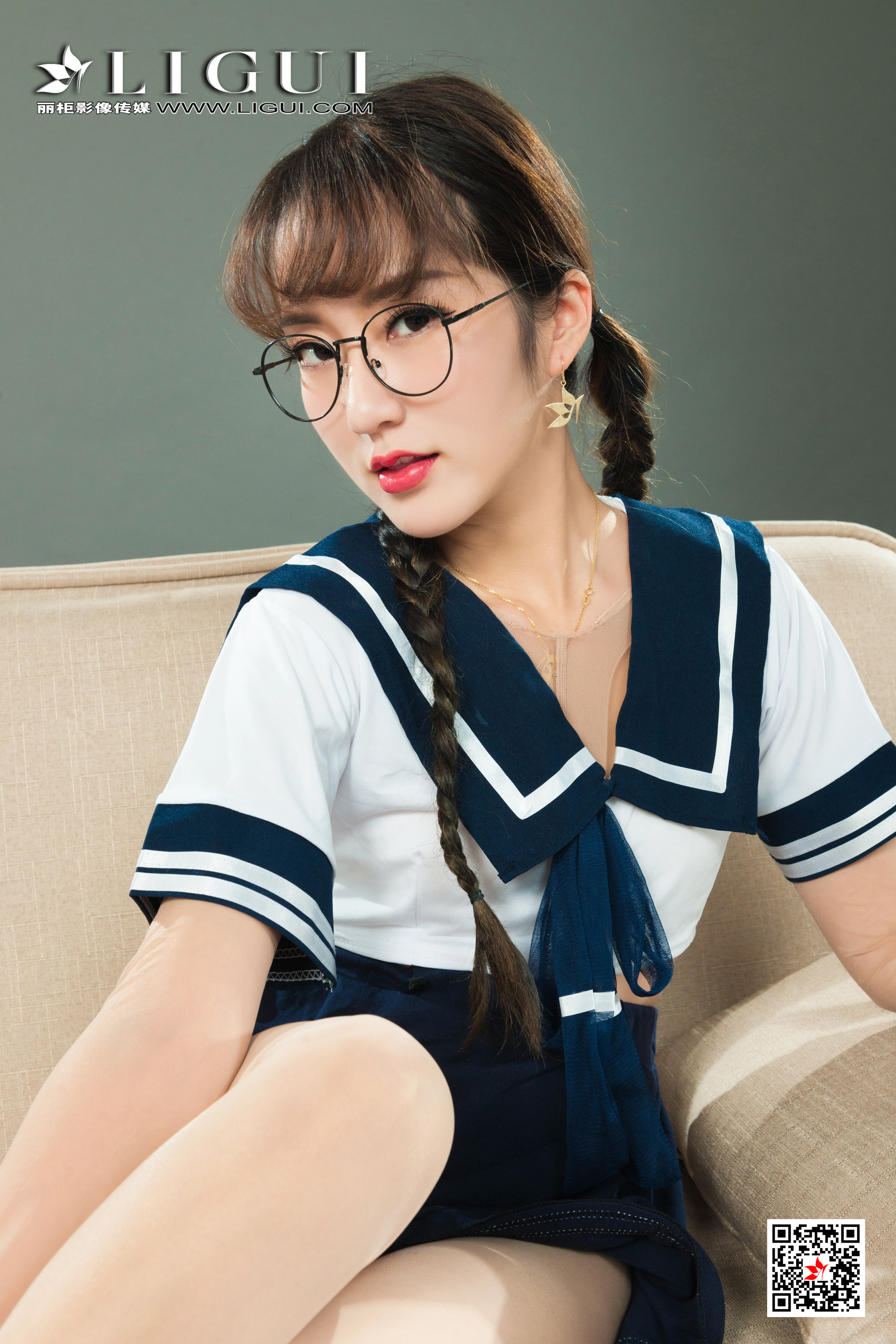 pretty lady dirty feet 187