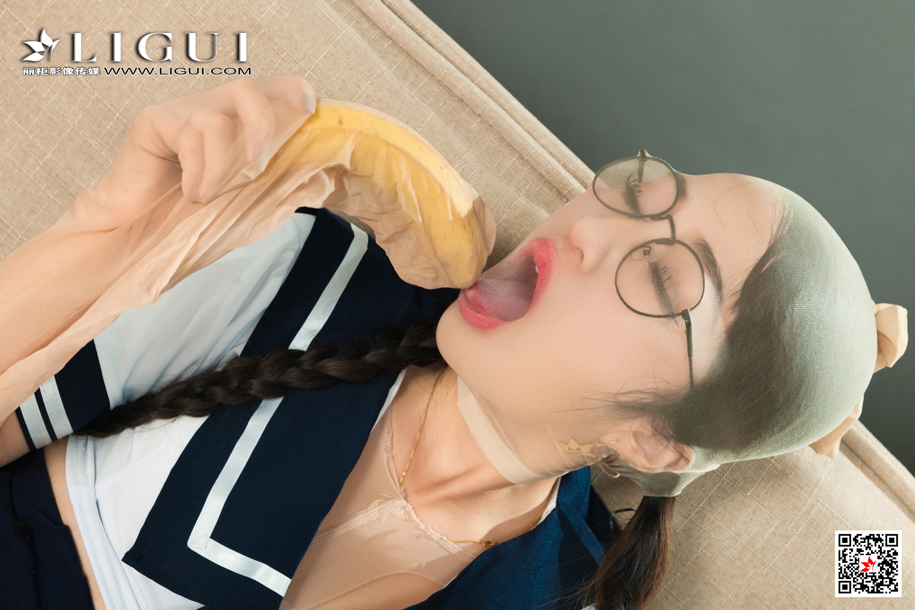 pretty lady dirty feet 187