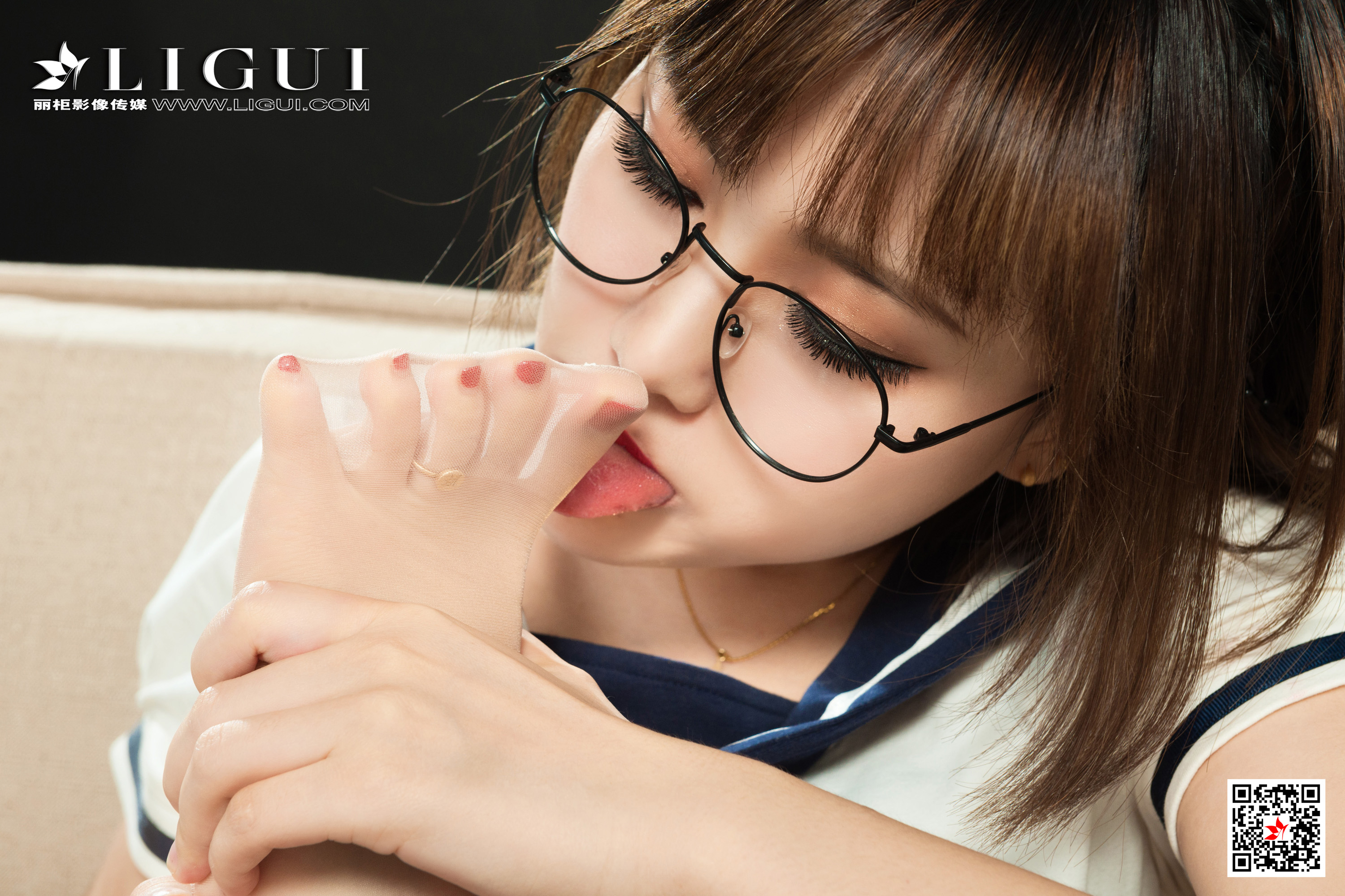 pretty lady dirty feet 189