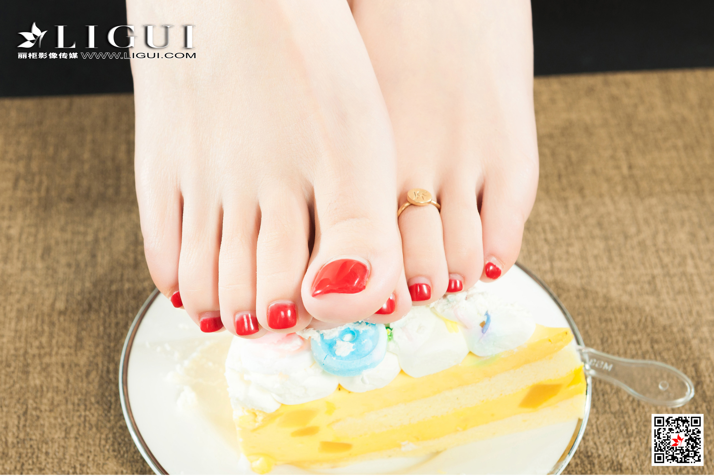 pretty lady dirty feet 189