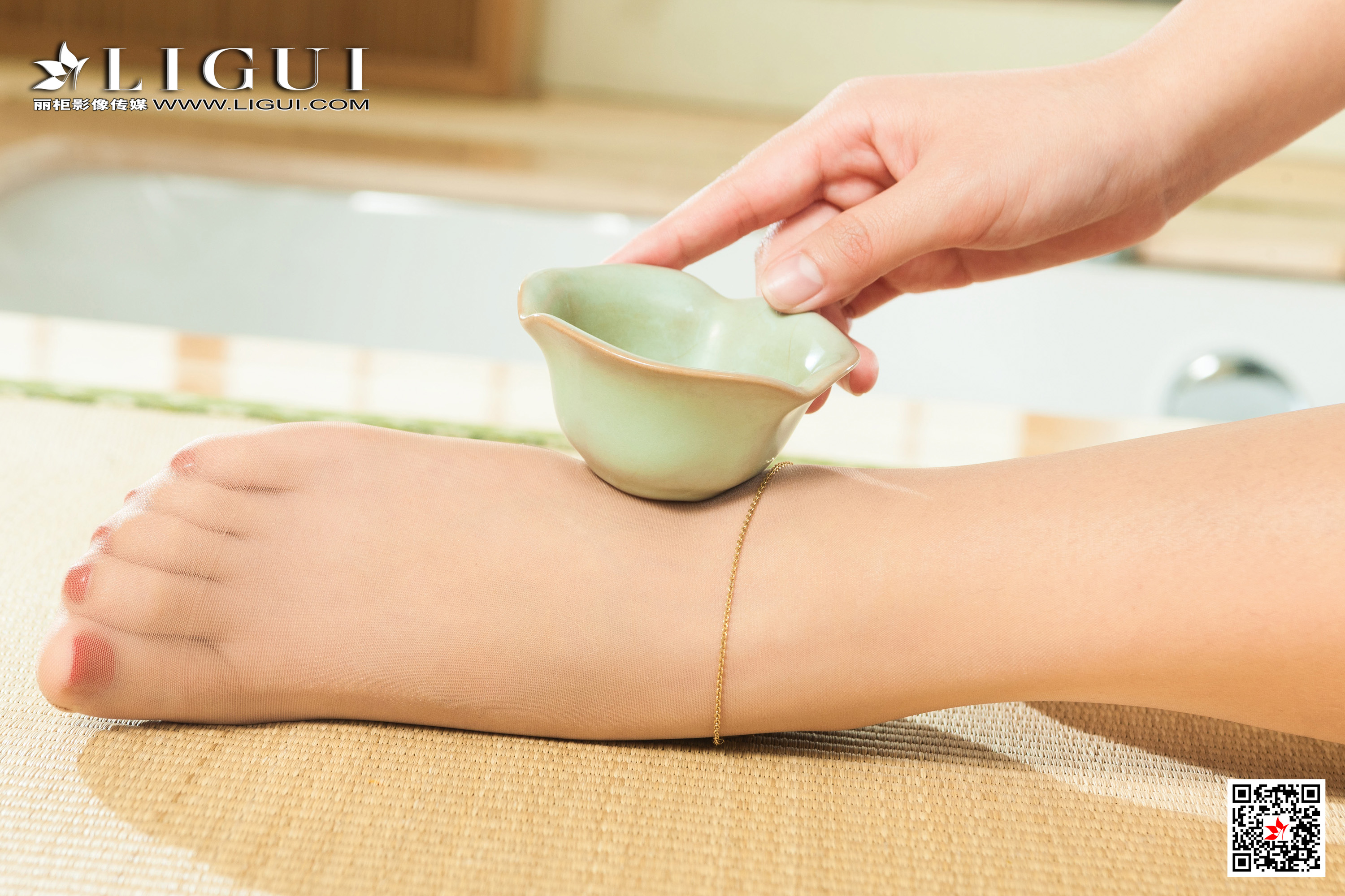 pretty lady dirty feet 190