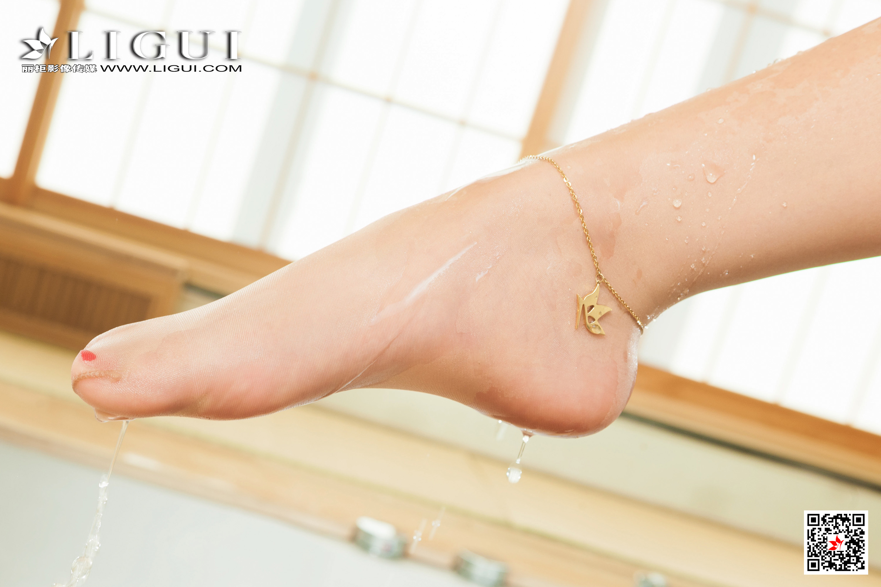 pretty lady dirty feet 190