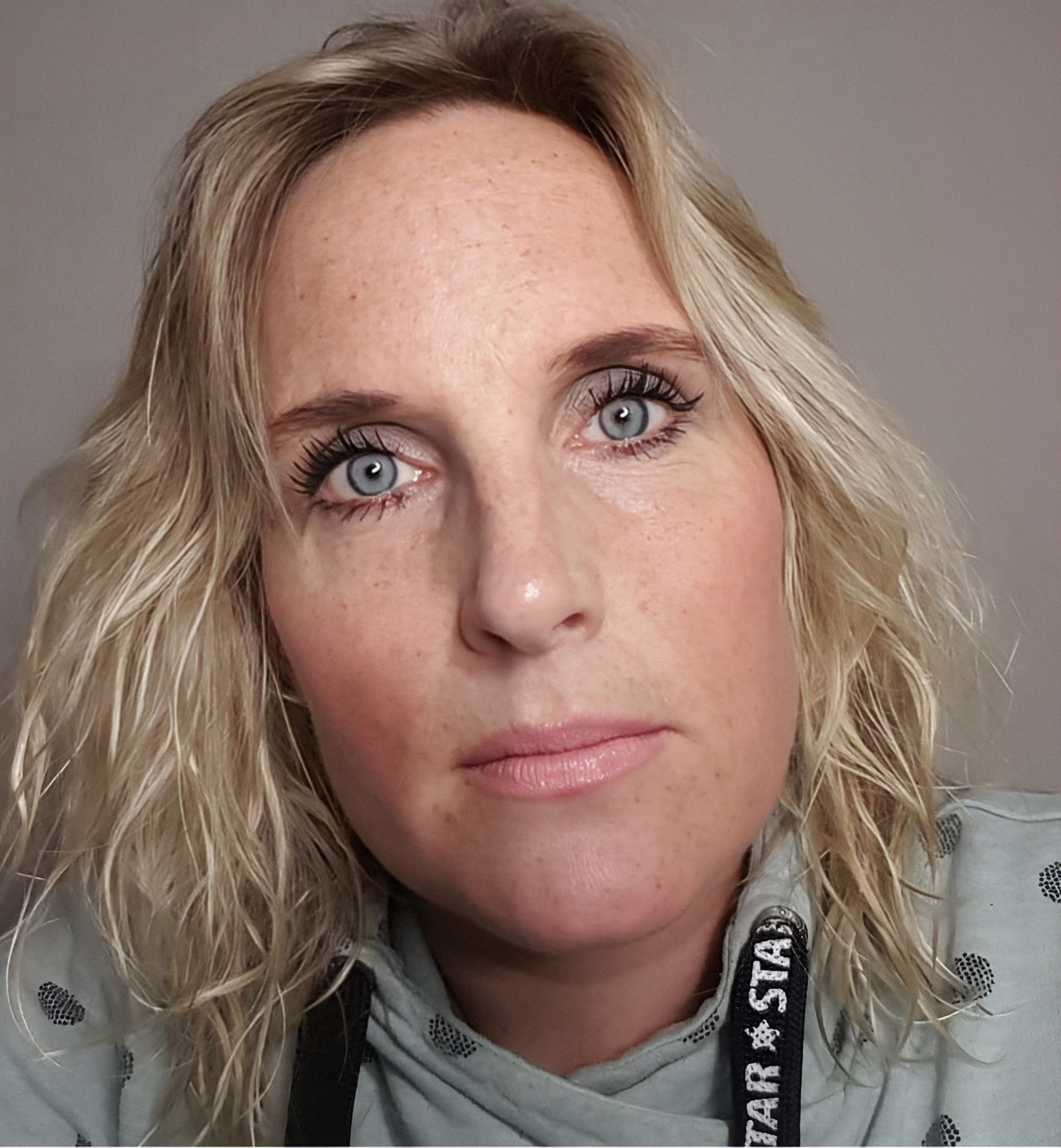 Sexy mom Aline is a pretty cum target