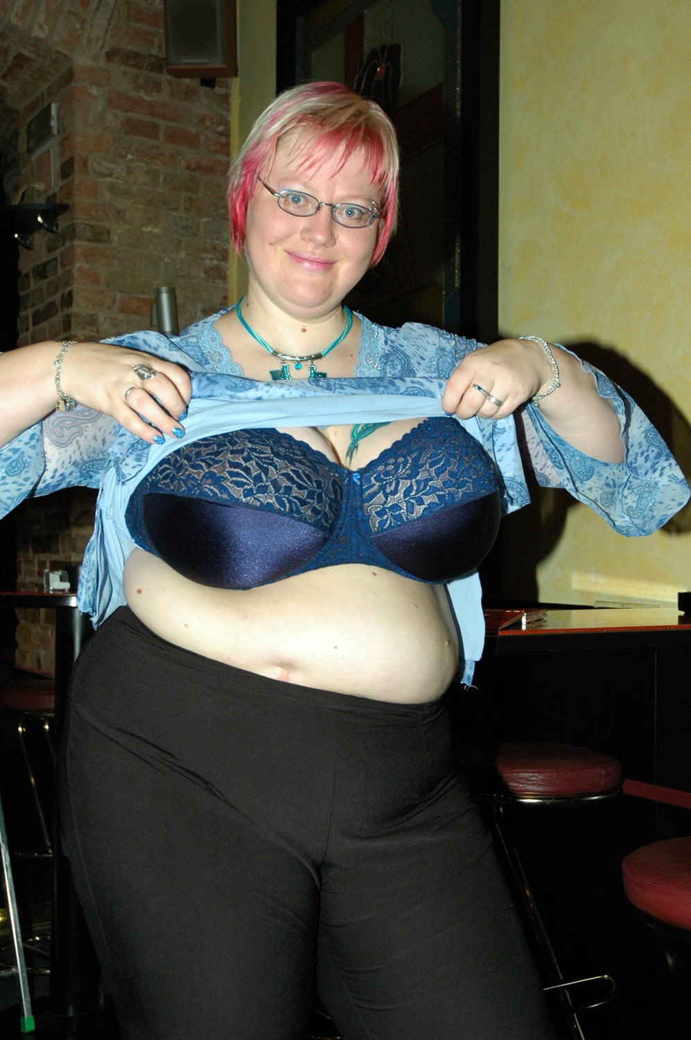 VIEILLE EN CULOTTE OU COLLANT