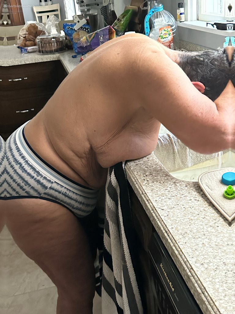 VIEILLE EN CULOTTE OU COLLANT