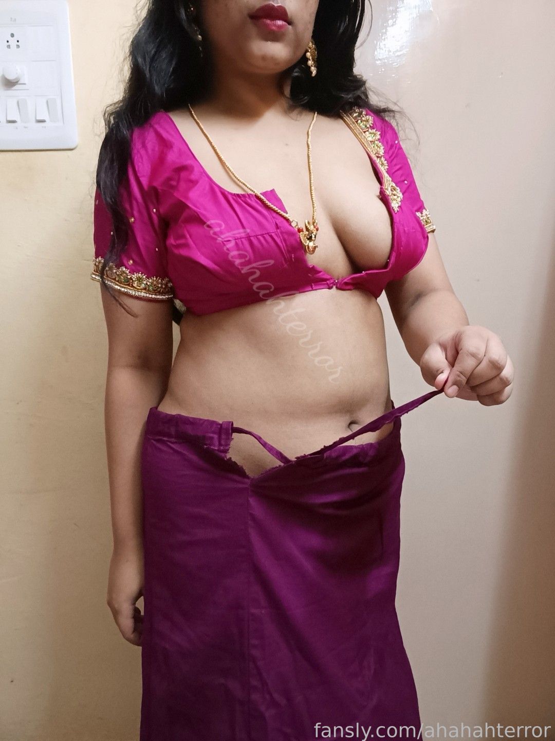 Sexy unsatisfied married aunty