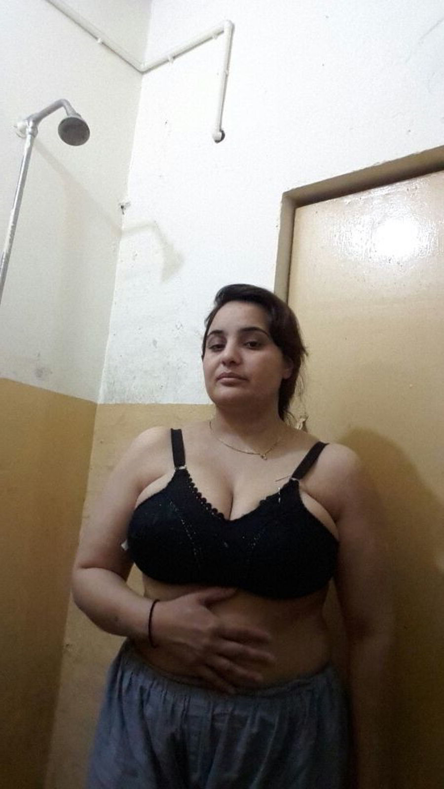 Bhabhi bathroom photoshoot