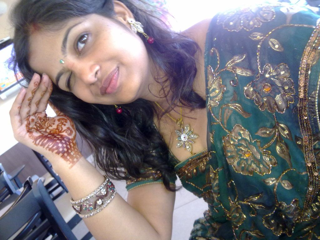 Sexy Indian hot mom enjoying