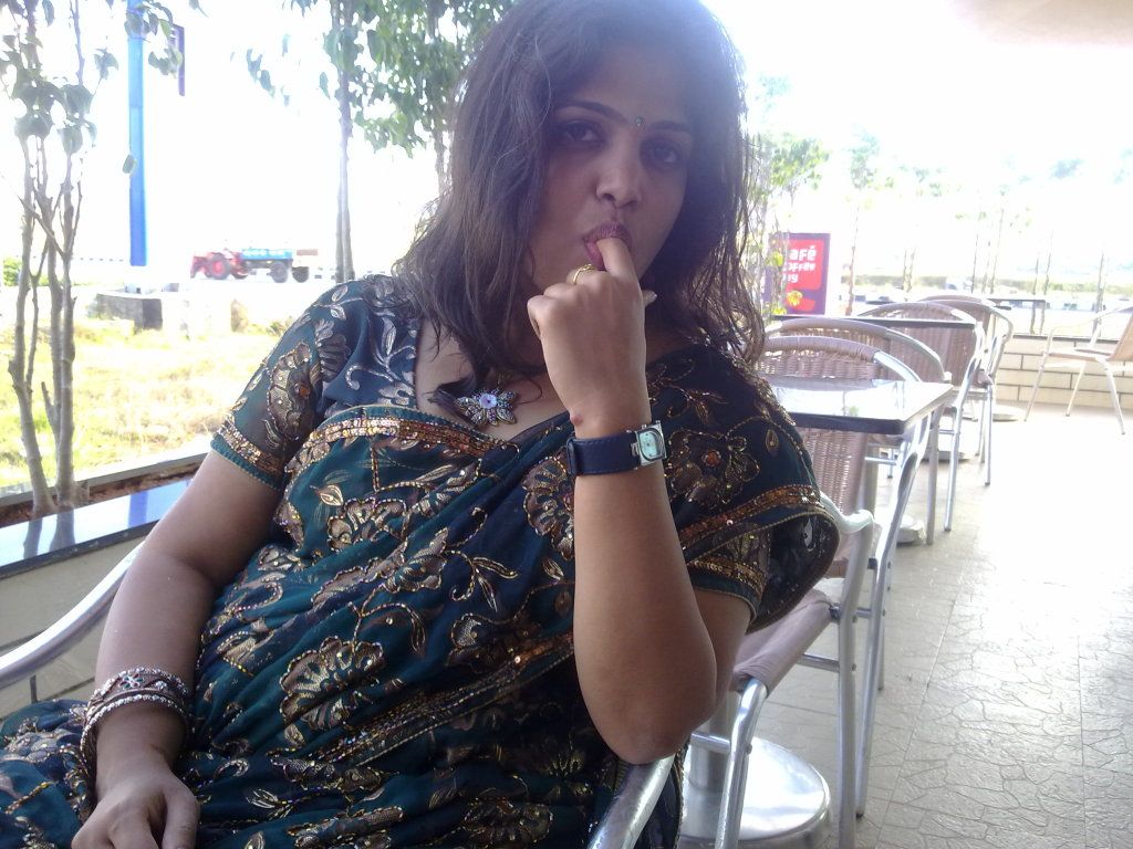 Sexy Indian hot mom enjoying