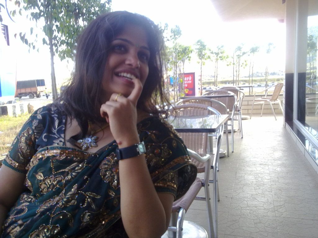 Sexy Indian hot mom enjoying