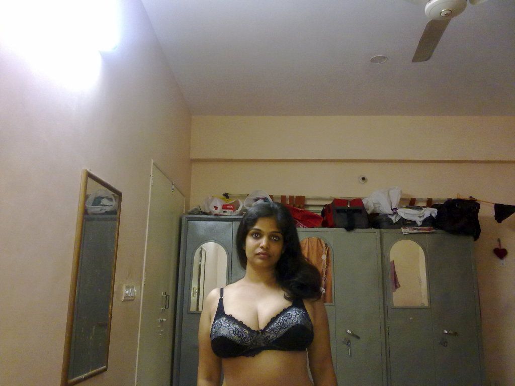 Sexy Indian hot mom enjoying