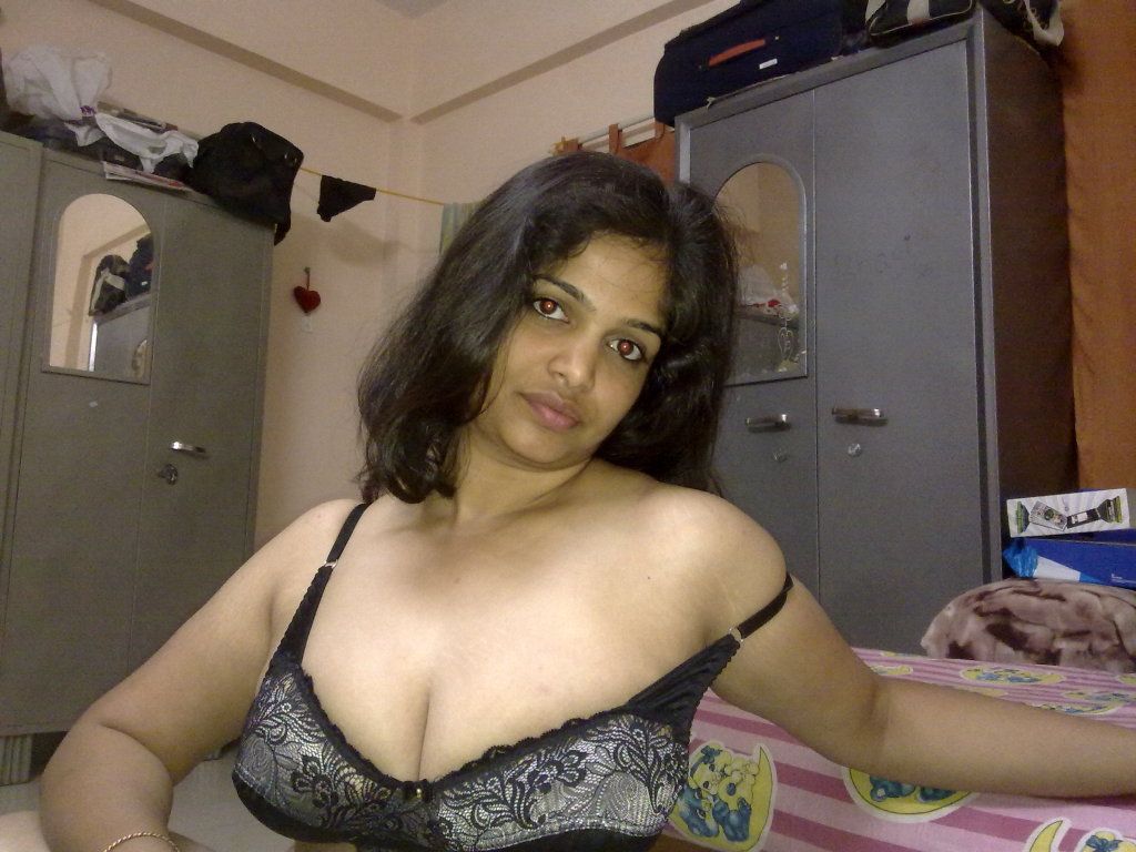 Sexy Indian hot mom enjoying