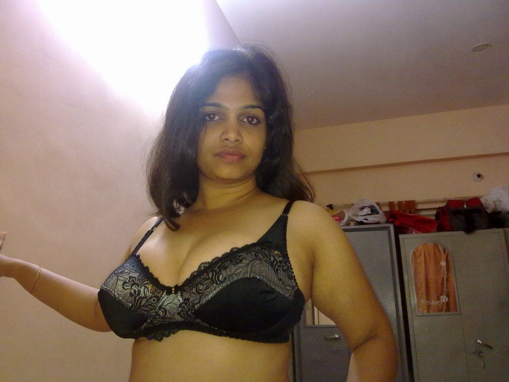 Sexy Indian hot mom enjoying