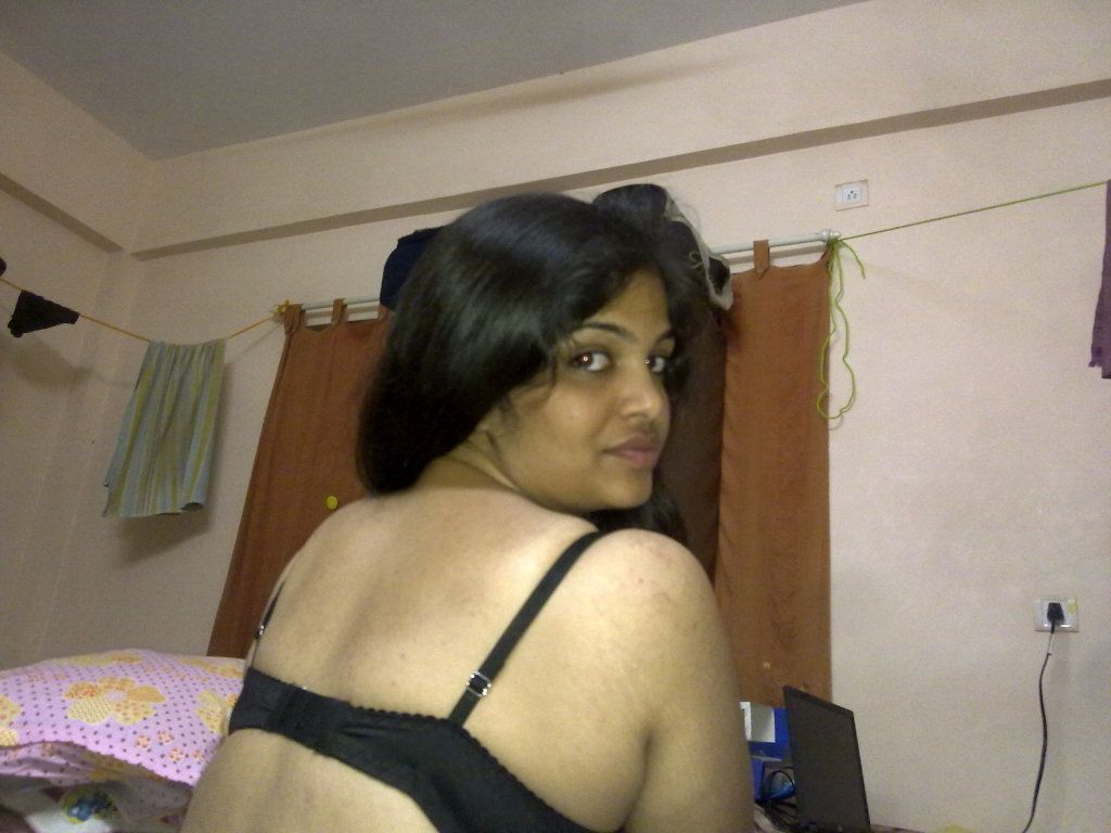 Sexy Indian hot mom enjoying