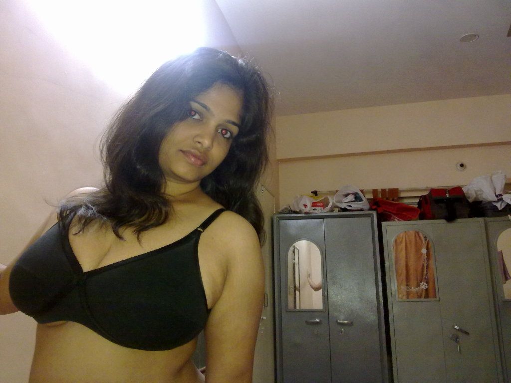 Sexy Indian hot mom enjoying