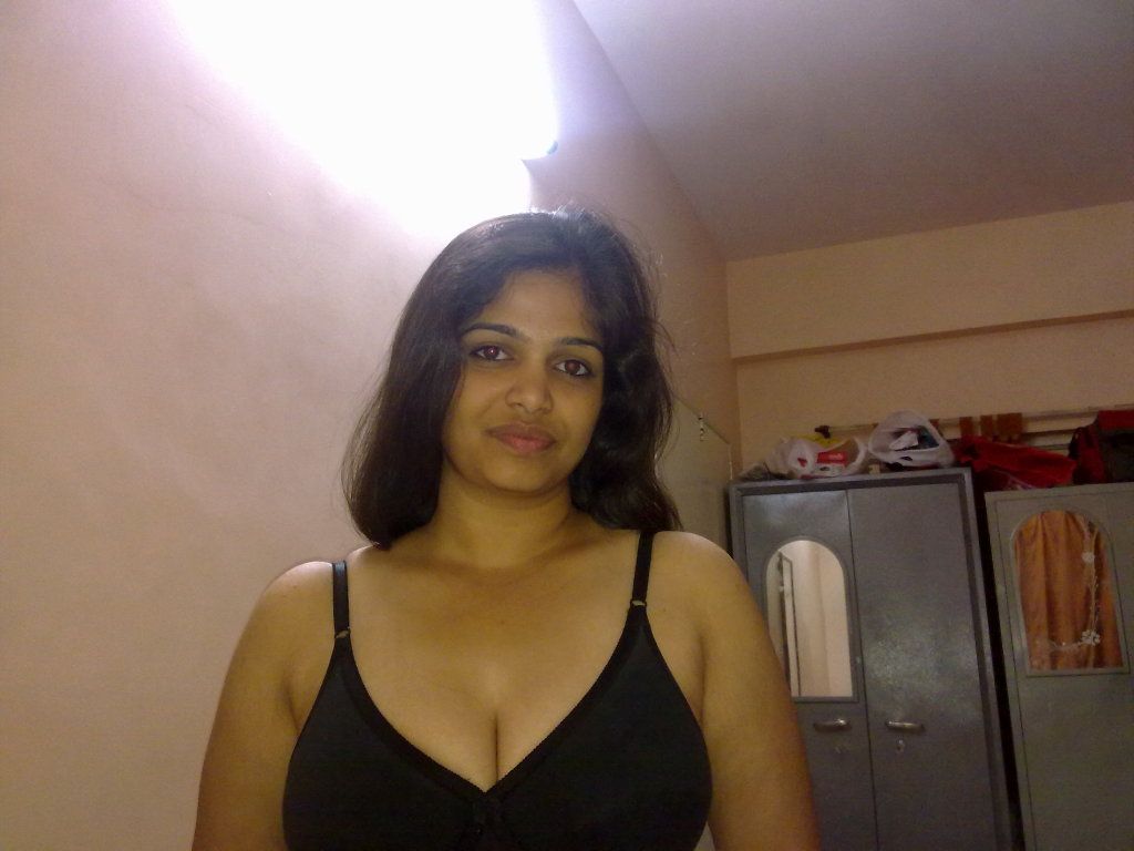 Sexy Indian hot mom enjoying