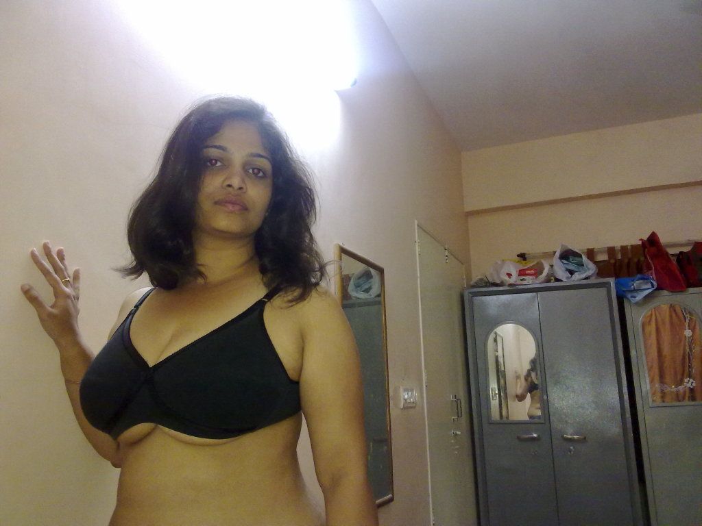 Sexy Indian hot mom enjoying