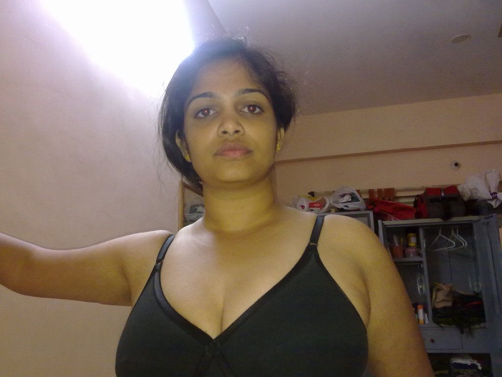 Sexy Indian hot mom enjoying