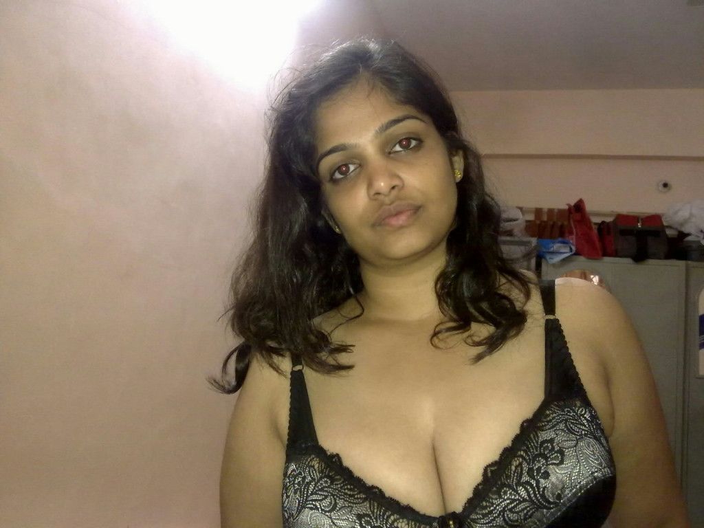 Sexy Indian hot mom enjoying