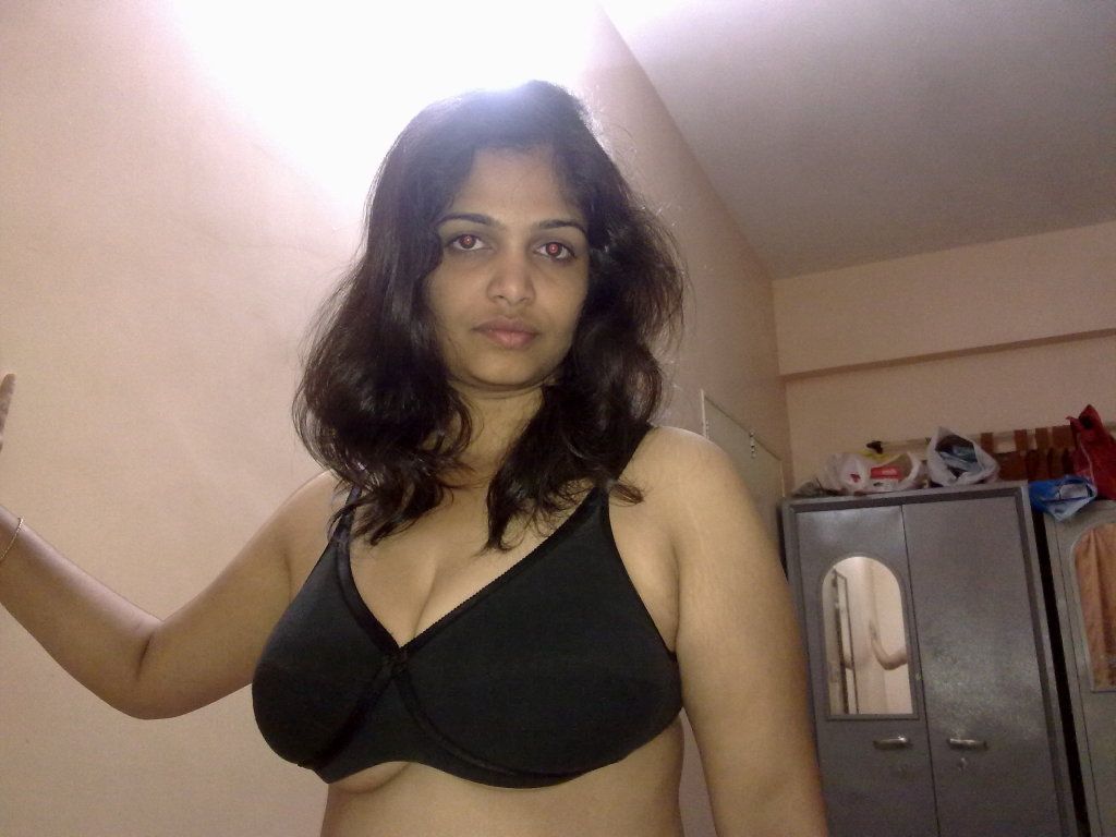 Sexy Indian hot mom enjoying