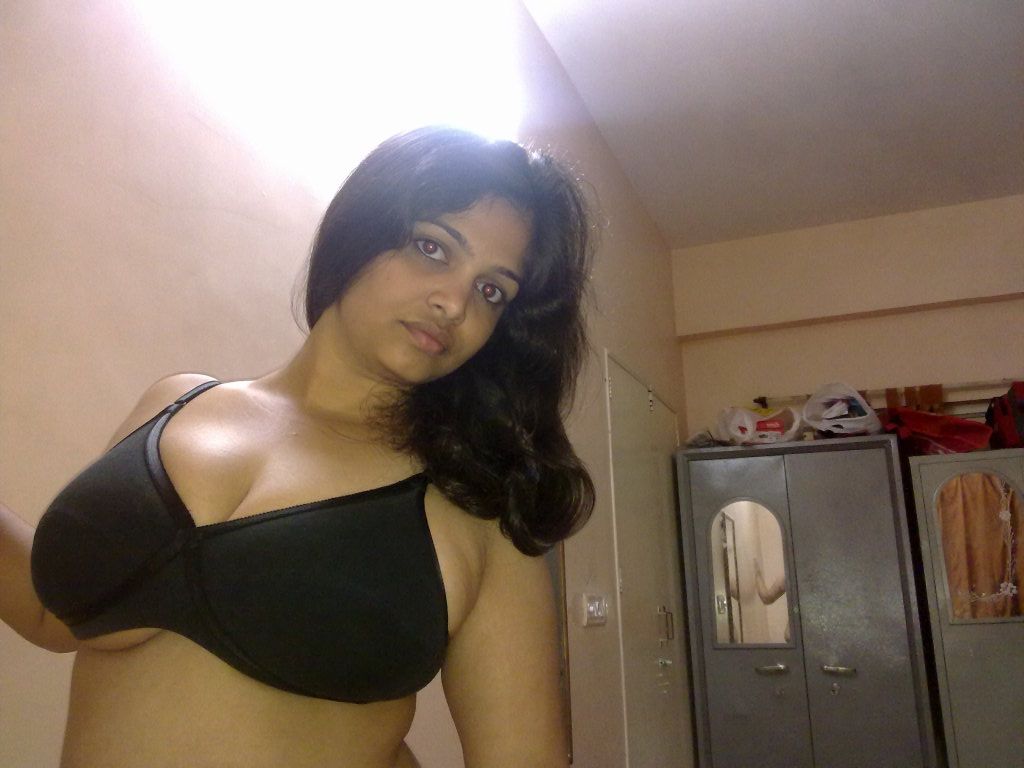Sexy Indian hot mom enjoying