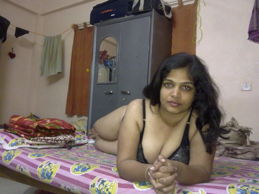 Sexy Indian hot mom enjoying